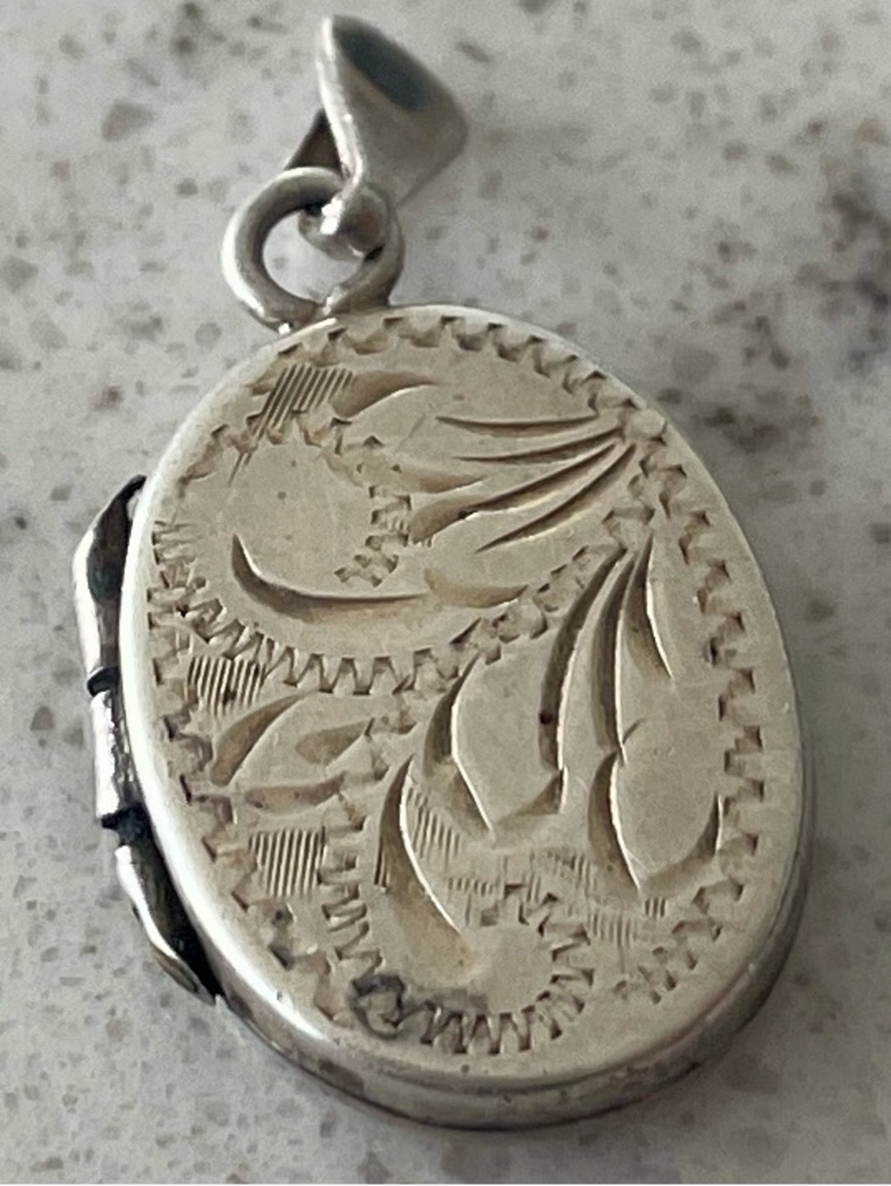 Antique 925 Sterling Silver Floral Engraved Locket Pendant.